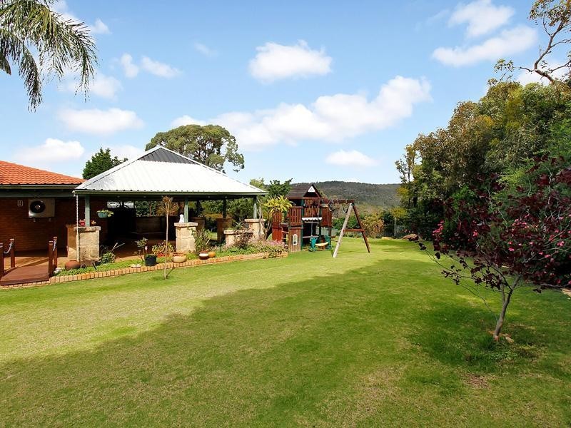 4 Higgins Place, Mount Nasura WA 6112