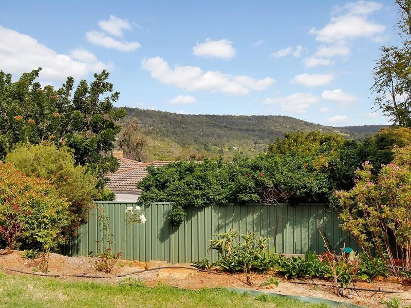 4 Higgins Place, Mount Nasura WA 6112