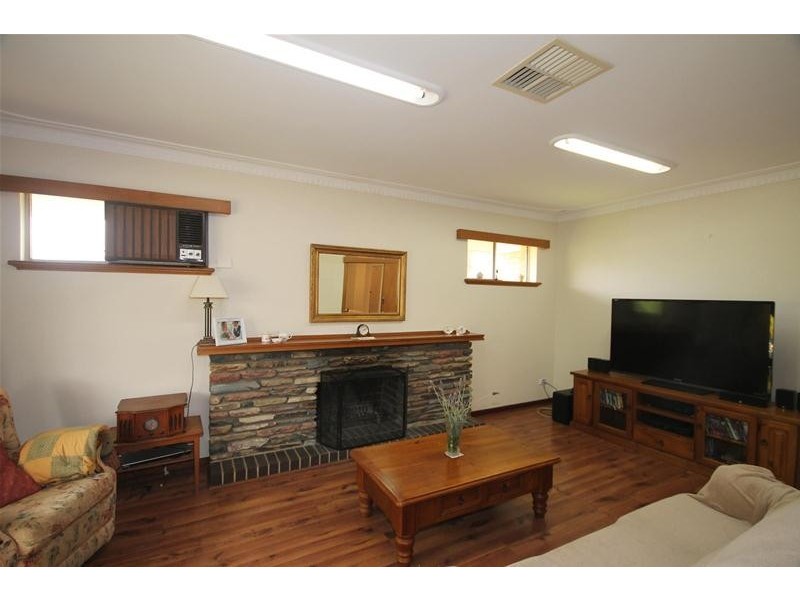 47 Buckingham Road, Kelmscott WA 6111