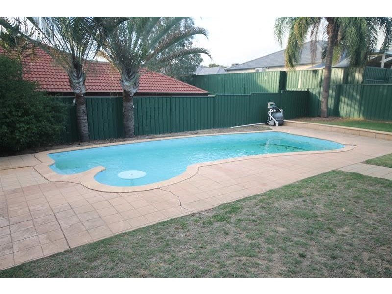 7 Shaw Place, Mount Nasura WA 6112