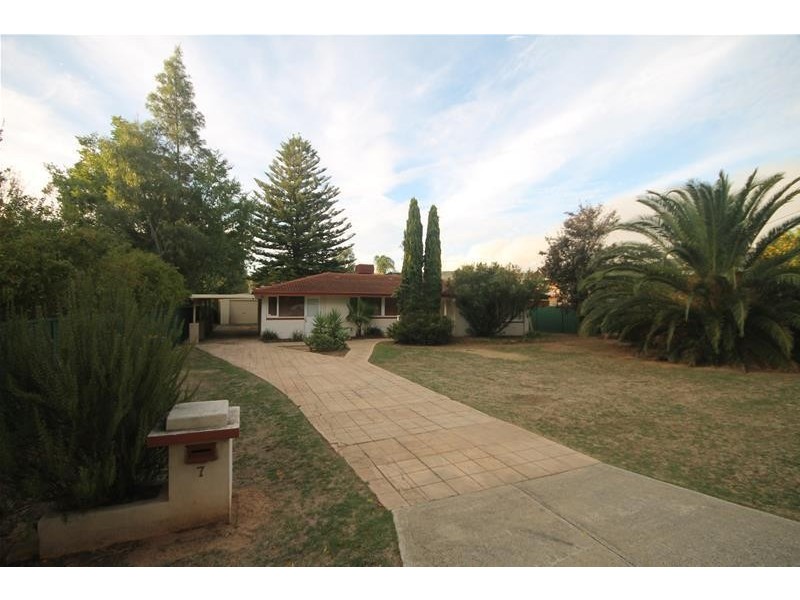 7 Shaw Place, Mount Nasura WA 6112