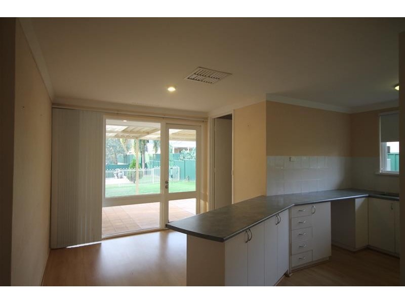 7 Shaw Place, Mount Nasura WA 6112