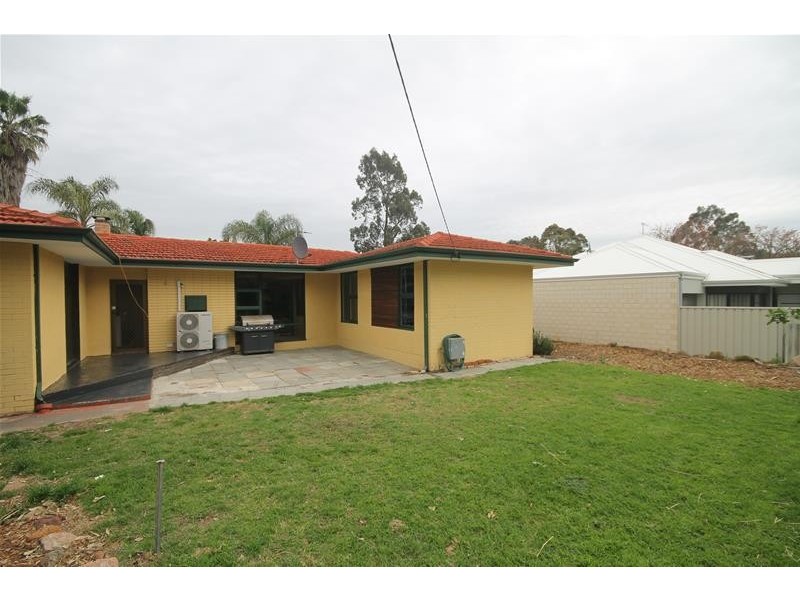 7 Arnott Court, Kelmscott WA 6111