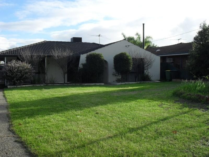 4 Mallard Street, Thornlie WA 6108