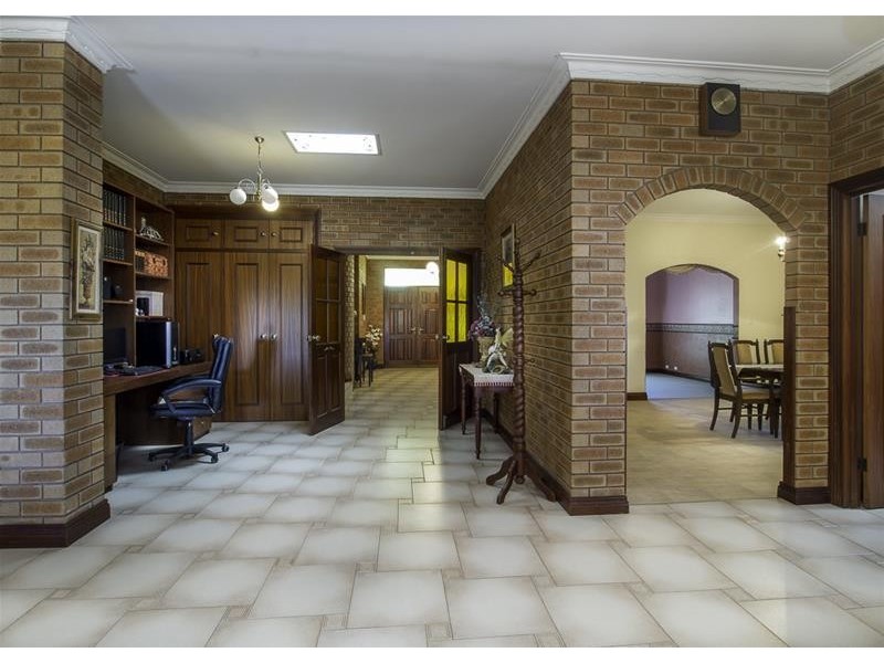 115 Carawatha Avenue, Mount Nasura WA 6112