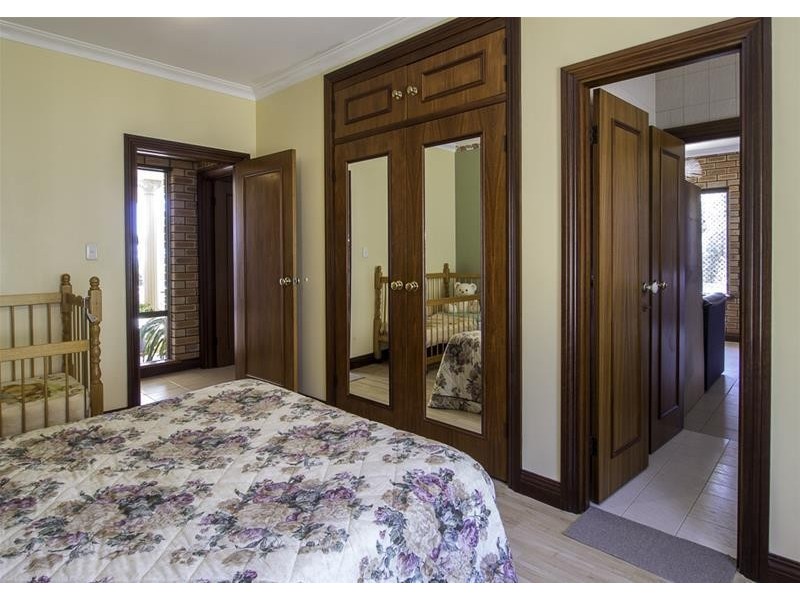 115 Carawatha Avenue, Mount Nasura WA 6112