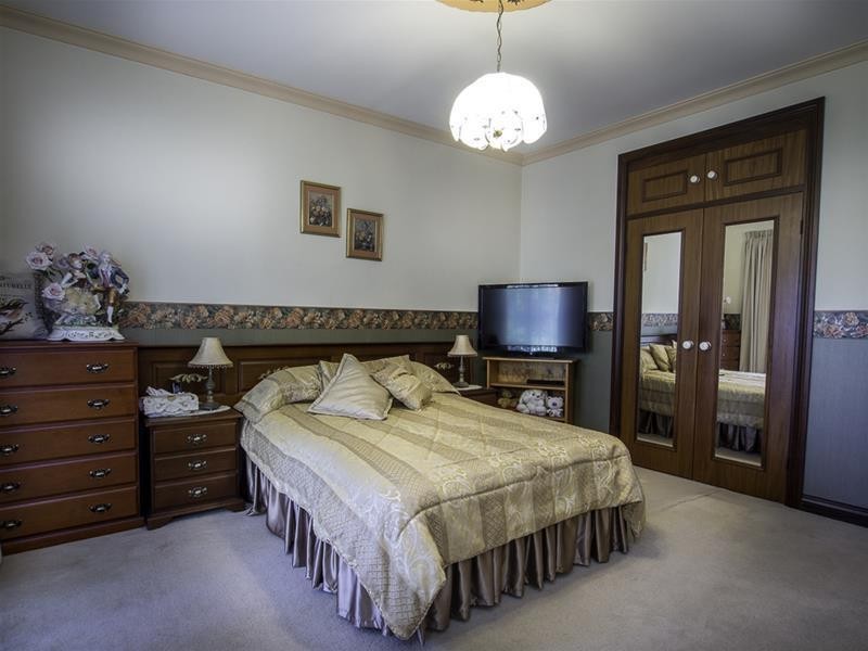 115 Carawatha Avenue, Mount Nasura WA 6112