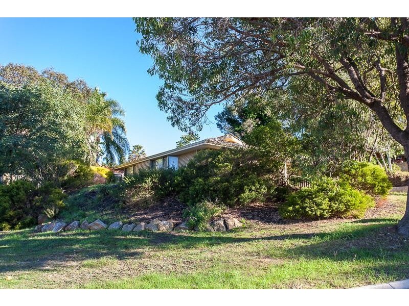 20 Carawatha Avenue, Mount Nasura WA 6112