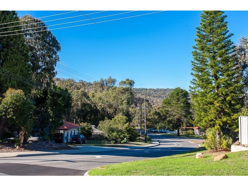20 Carawatha Avenue, Mount Nasura WA 6112