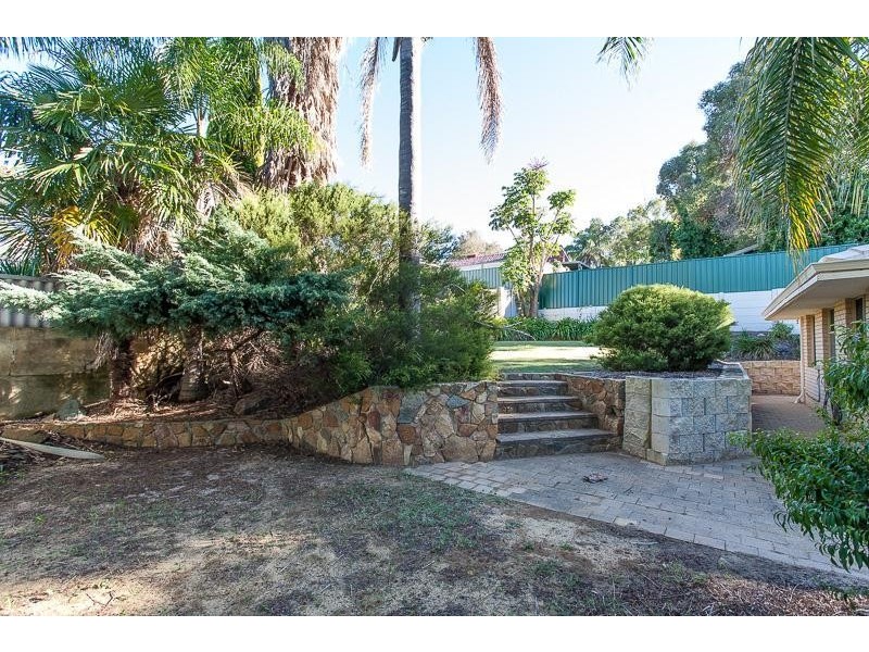 20 Carawatha Avenue, Mount Nasura WA 6112