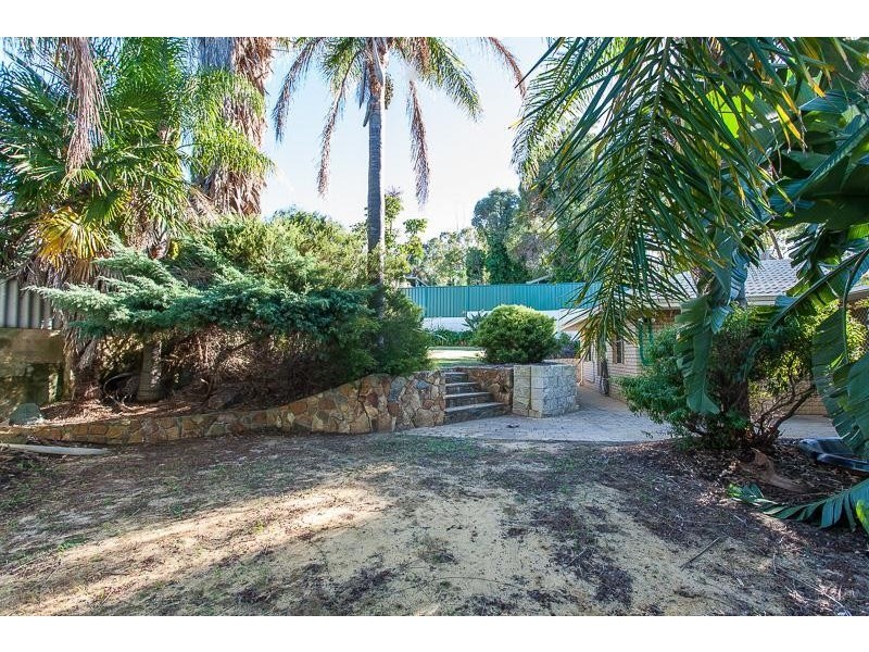 20 Carawatha Avenue, Mount Nasura WA 6112