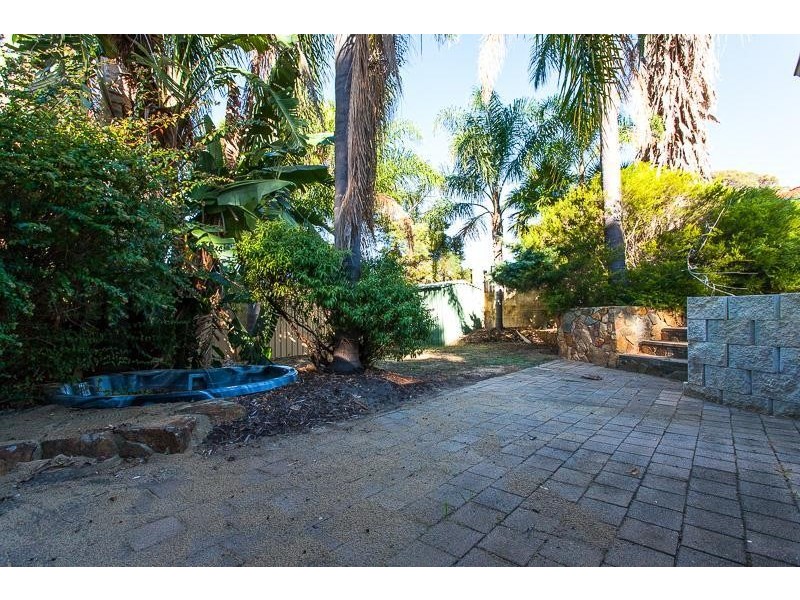 20 Carawatha Avenue, Mount Nasura WA 6112