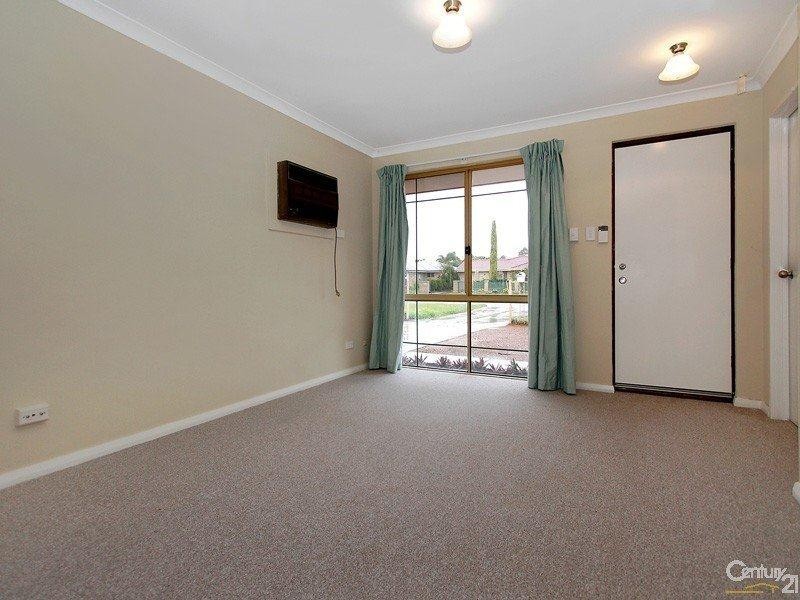 142 Seville Drive, Seville Grove WA 6112