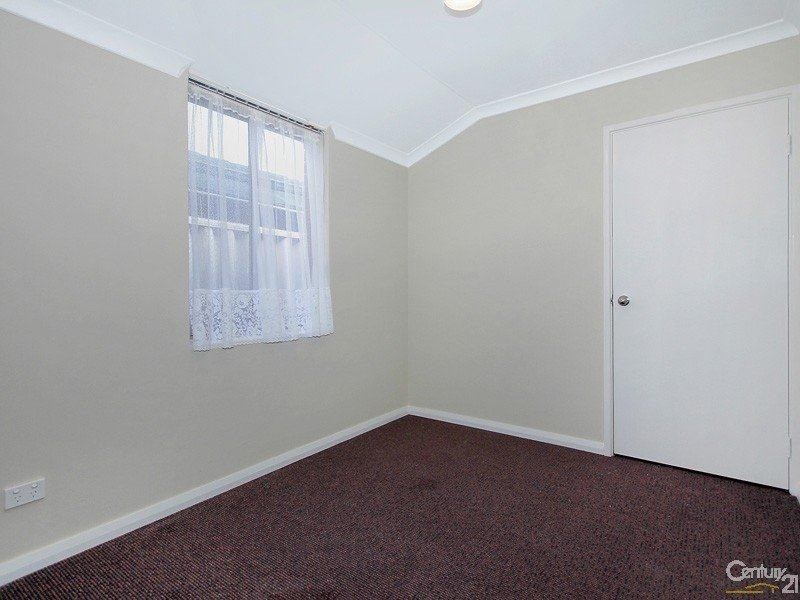 142 Seville Drive, Seville Grove WA 6112