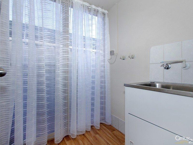 142 Seville Drive, Seville Grove WA 6112