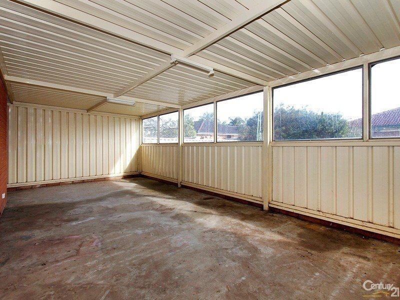 142 Seville Drive, Seville Grove WA 6112