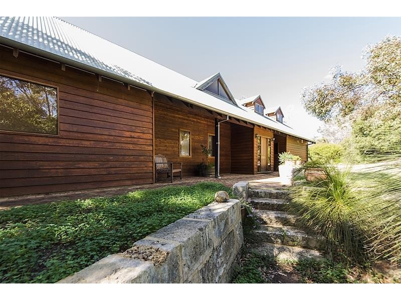 112 Amethyst Crescent, Mount Richon WA 6112