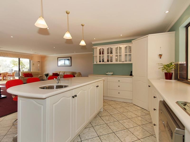 121 Salter Road, Mount Nasura WA 6112