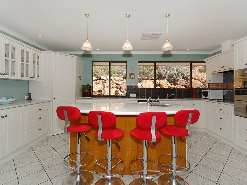 121 Salter Road, Mount Nasura WA 6112