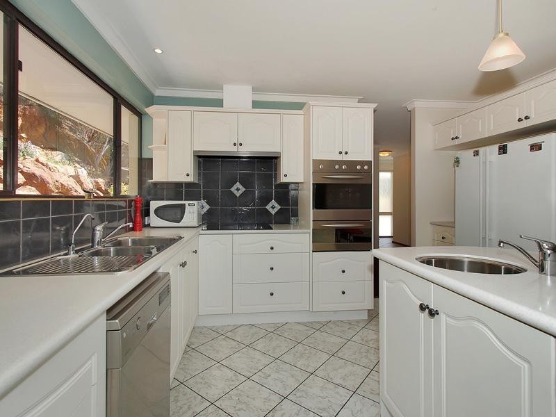 121 Salter Road, Mount Nasura WA 6112