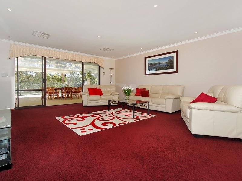 121 Salter Road, Mount Nasura WA 6112