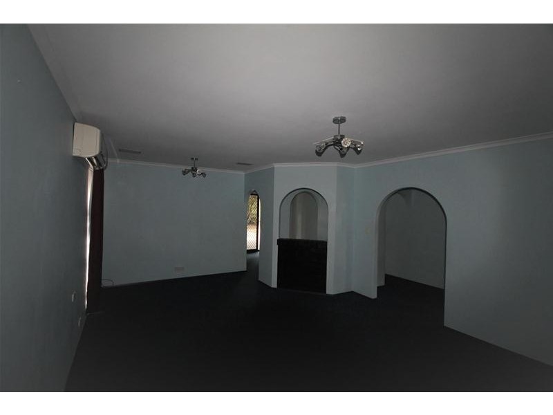 42 Willowmead Way, Kelmscott WA 6111