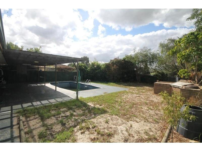 42 Willowmead Way, Kelmscott WA 6111