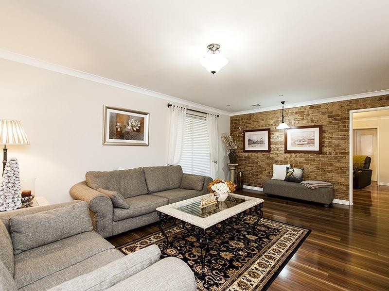 22 Guinivere Way, Camillo WA 6111