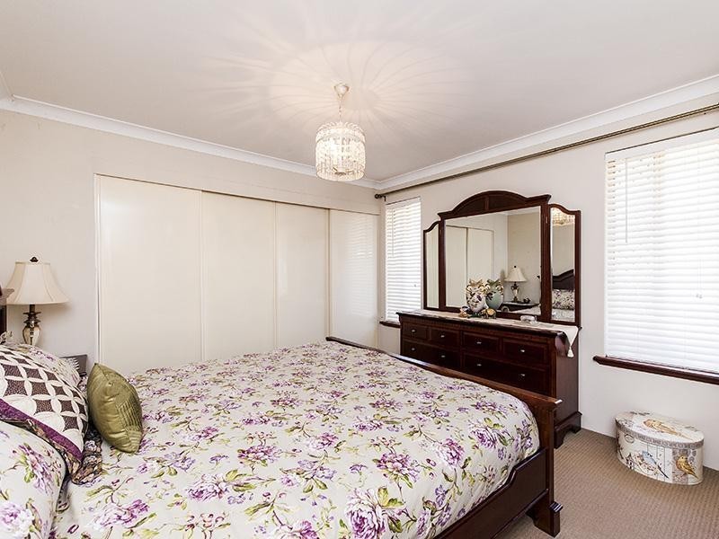 22 Guinivere Way, Camillo WA 6111