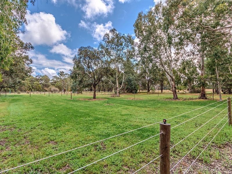 117 Gladstone Drive, Serpentine WA 6125