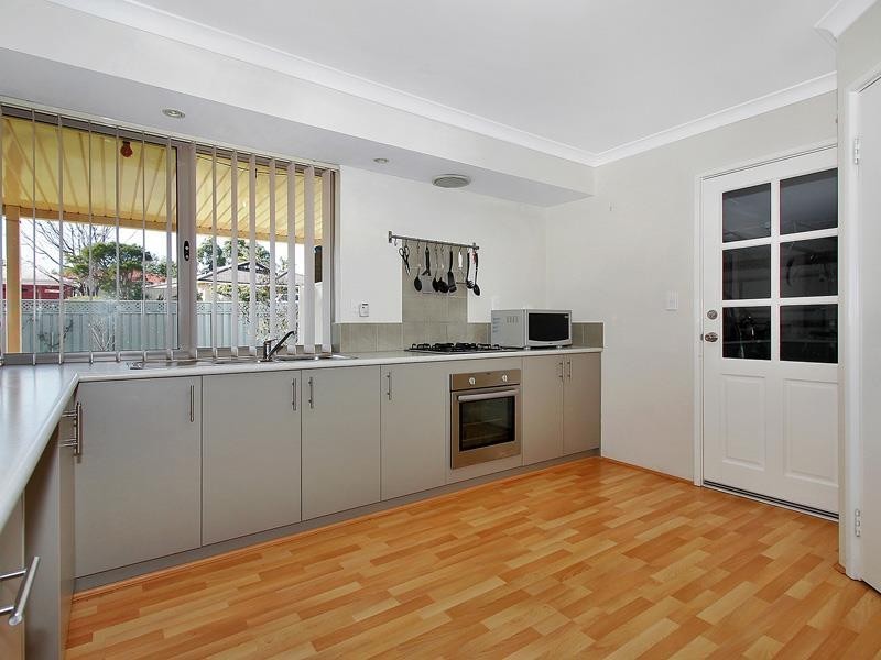 2 Chard Grove, Leda WA 6170