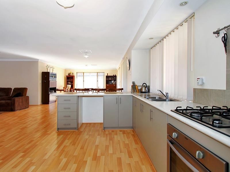 2 Chard Grove, Leda WA 6170