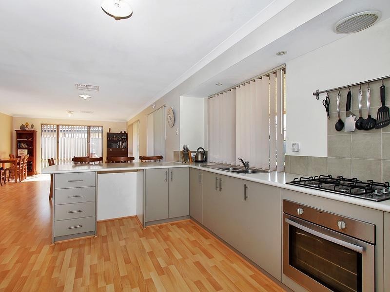 2 Chard Grove, Leda WA 6170