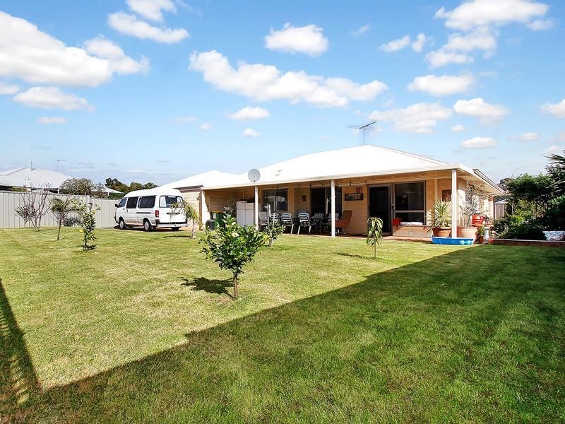 2 Chard Grove, Leda WA 6170