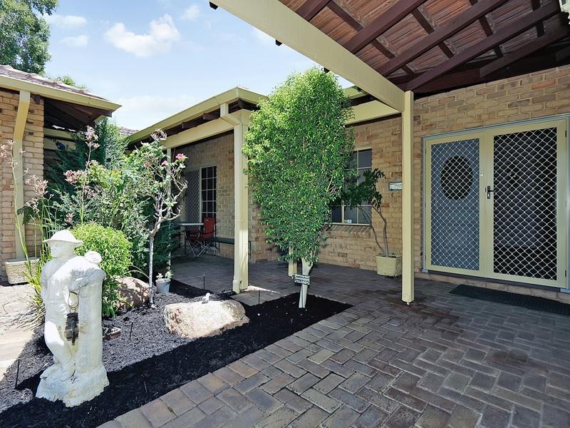 25 Blackwood Drive, Mount Nasura WA 6112