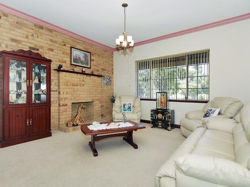 25 Blackwood Drive, Mount Nasura WA 6112