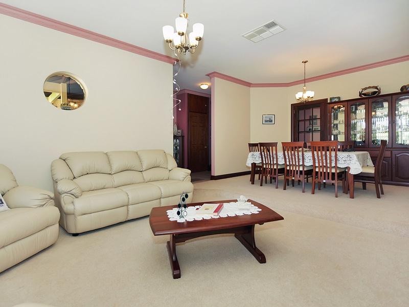 25 Blackwood Drive, Mount Nasura WA 6112