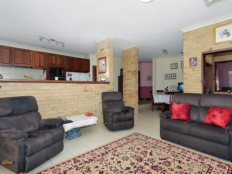 25 Blackwood Drive, Mount Nasura WA 6112