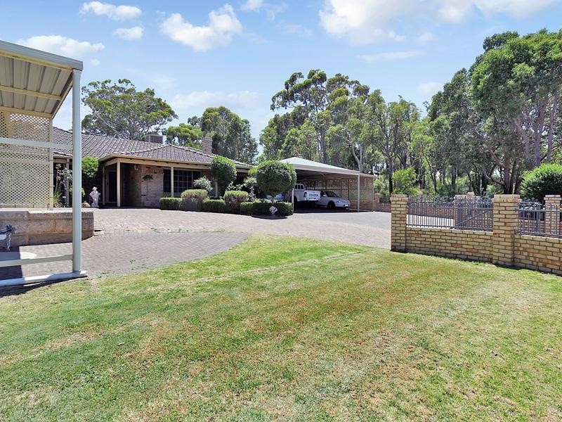 25 Blackwood Drive, Mount Nasura WA 6112