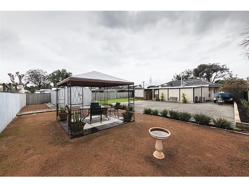 42 Champion Drive, Armadale WA 6112