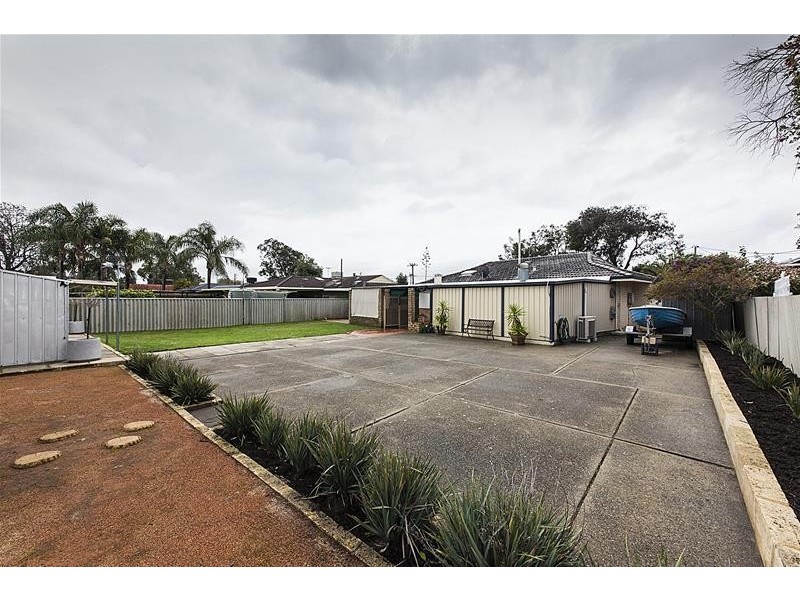 42 Champion Drive, Armadale WA 6112