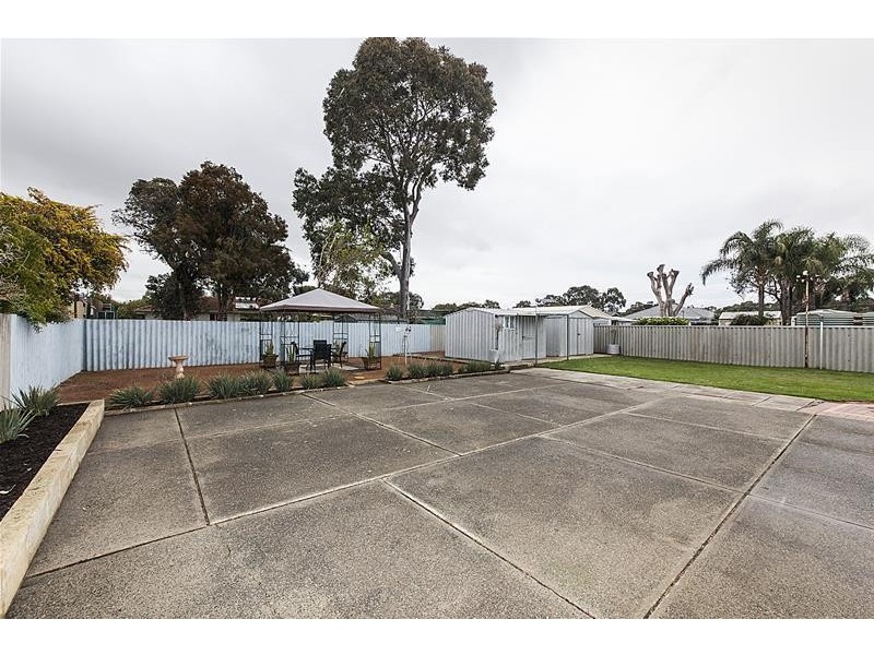 42 Champion Drive, Armadale WA 6112