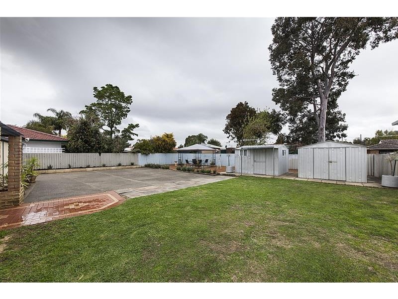 42 Champion Drive, Armadale WA 6112