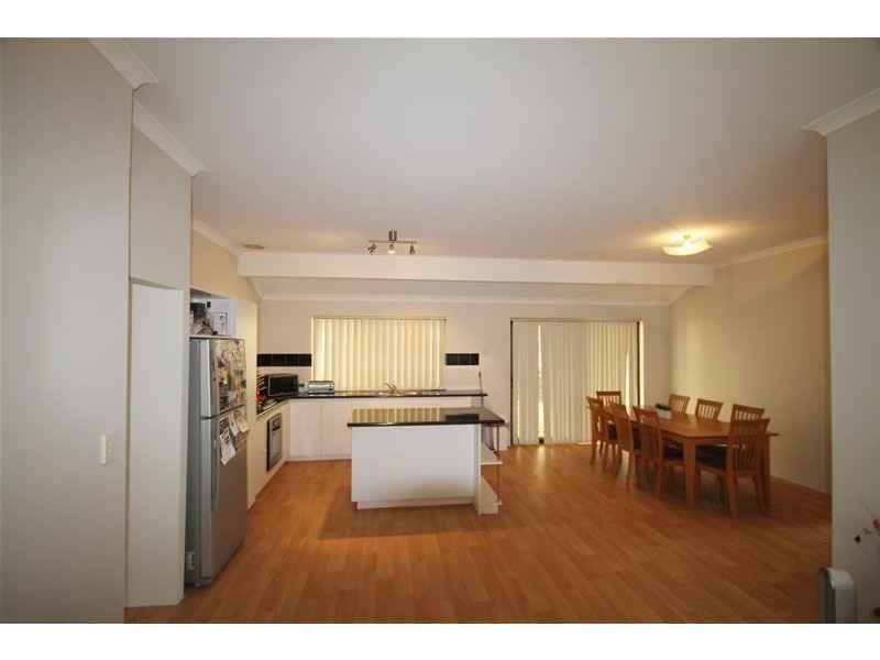 25 Edinburgh Road, Seville Grove WA 6112