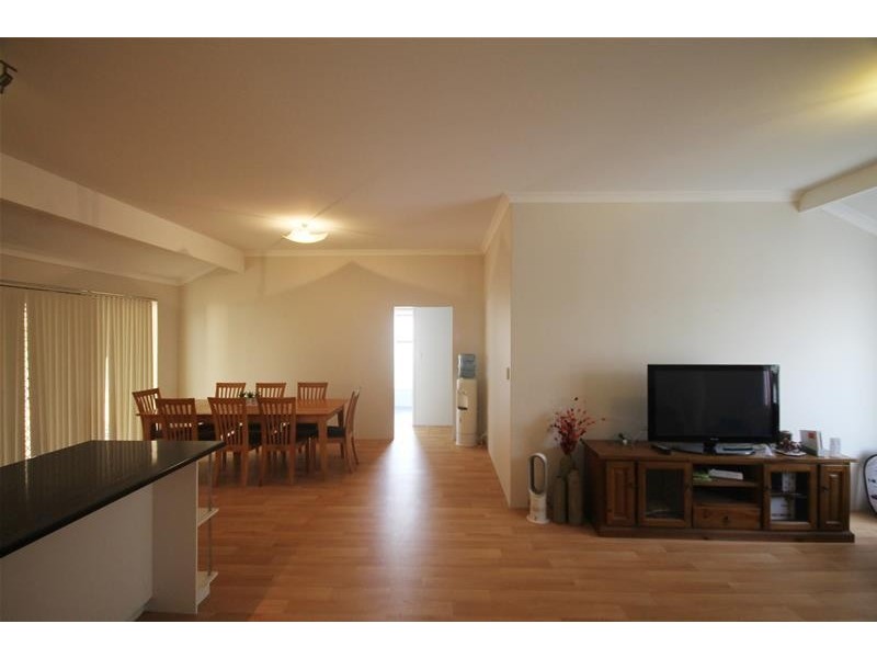 25 Edinburgh Road, Seville Grove WA 6112