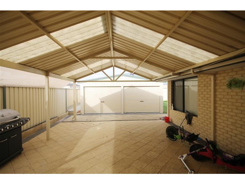 25 Edinburgh Road, Seville Grove WA 6112