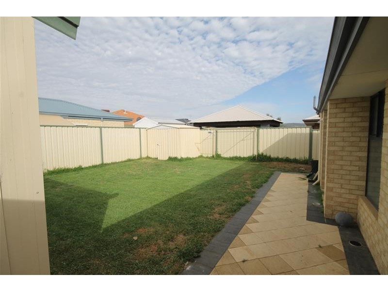 25 Edinburgh Road, Seville Grove WA 6112