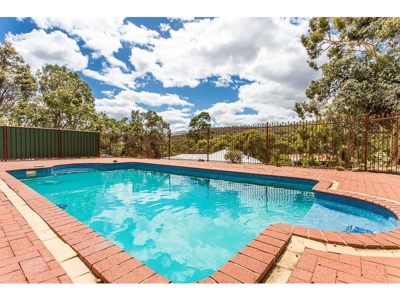 89 Amethyst Crescent, Mount Richon WA 6112