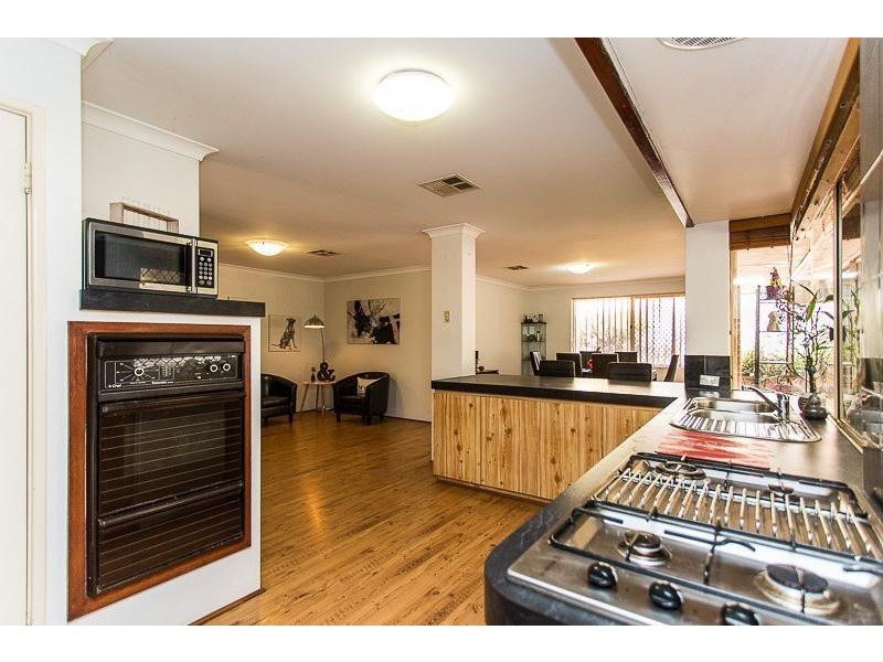 89 Amethyst Crescent, Mount Richon WA 6112