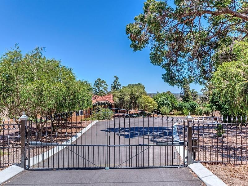 17 Three Kangaroos Way, Byford WA 6122